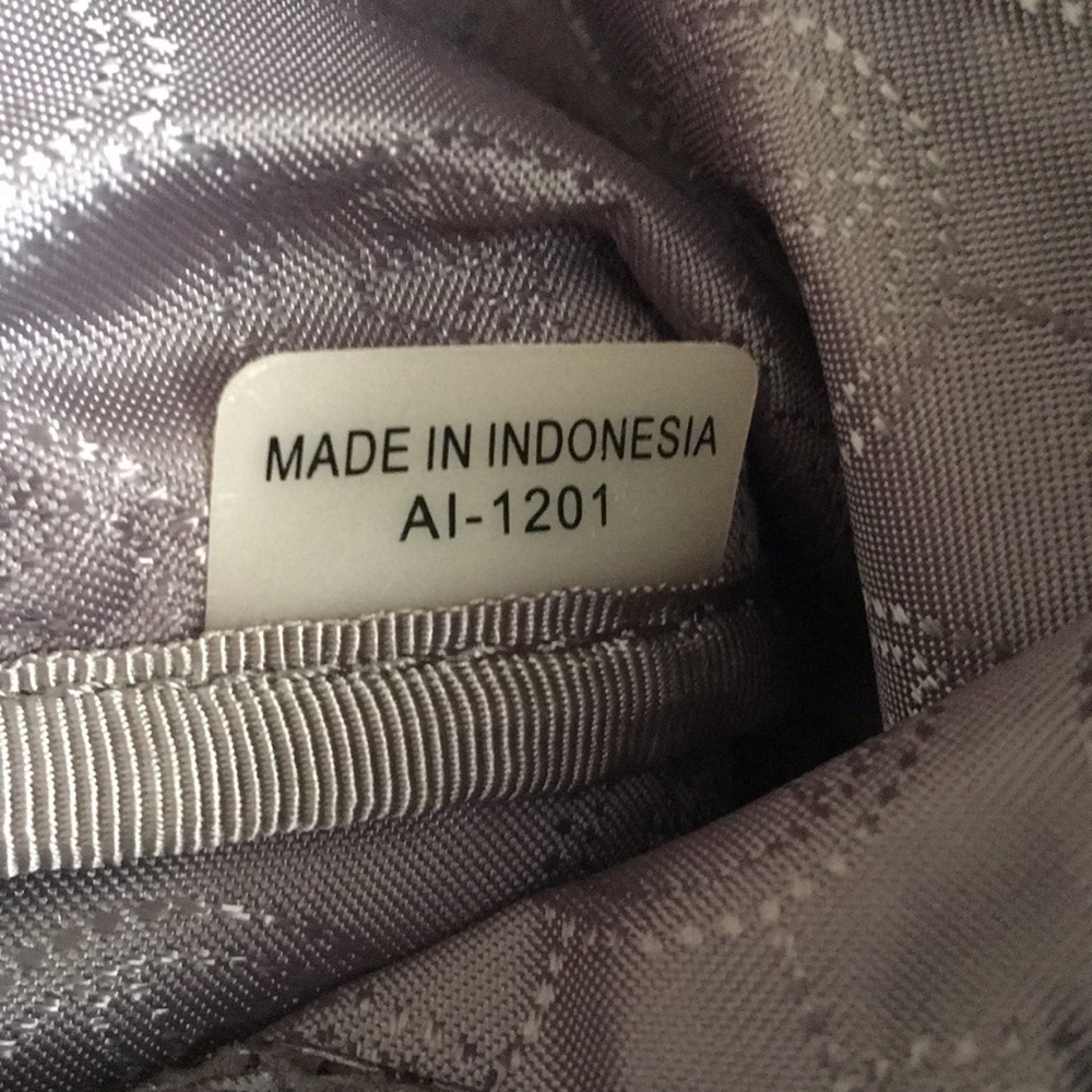 Michael Kors Limited Edition Cosmetic Bag NWOT Rare - Picture 11 of 16